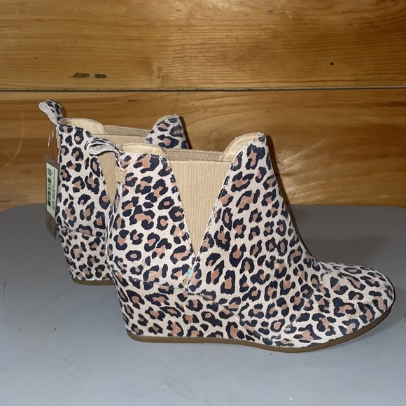 Toms Shoes - Toms Kelsey bootie - leopard- size 10